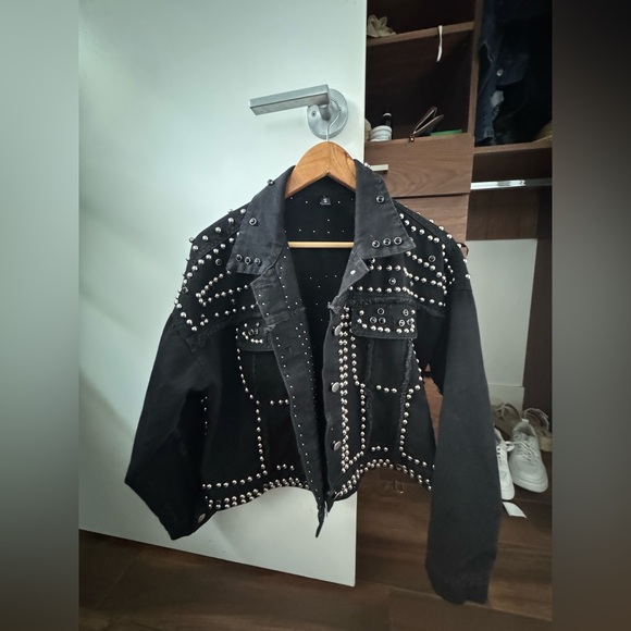 Black Jacket - Picture 4 of 4